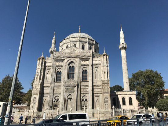 Pertevniyal Valide Sultan Camii